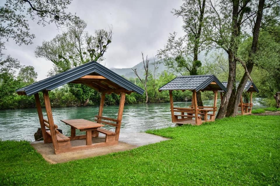 Bungalovi Kljuc Bagian luar foto