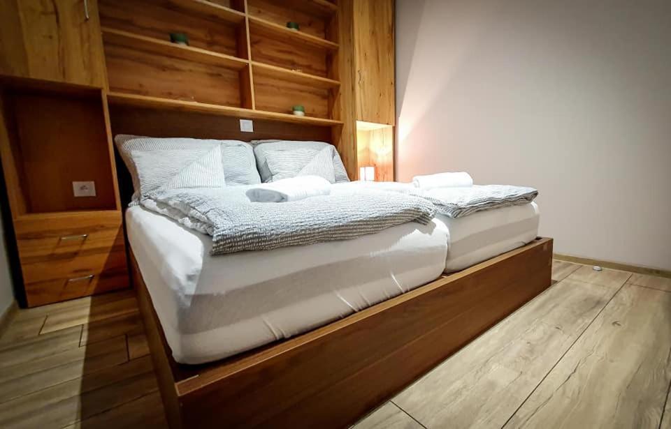 Bungalovi Kljuc Bagian luar foto